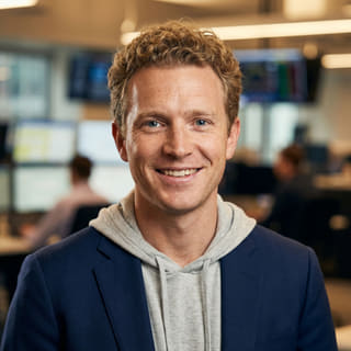 Ryan Brooks, identificado como Analista Principal de Trading na Rota Fondivo, em imagem de perfil
